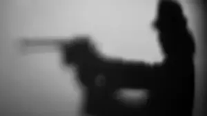 Un homme tire 3 fois sur un autre en plein jour à Lumiar.