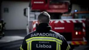 Un incendie se déclare dans un immeuble à Lisbonne. Bâtiment évacué.