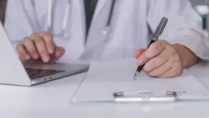 Un médecin expose une vidéo de bébé retrouvé mort aux Açores. Enquête ouverte.