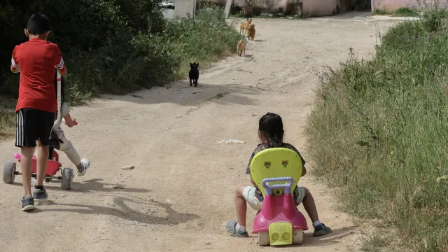 Une cinquantaine de personnes vivent sans eau ni électricité en attendant d'être relogées à Vila Franca.