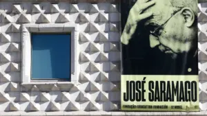 Une fondation remet en question le retrait de Saramago de l'enseignement obligatoire.