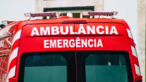 Une personne âgée tombe d'une falaise de 10 mètres à Miranda do Corvo.