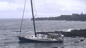 Veleiro 10 jours à la dérive après le sauvetage d'un membre d'équipage. Échoué aux Açores