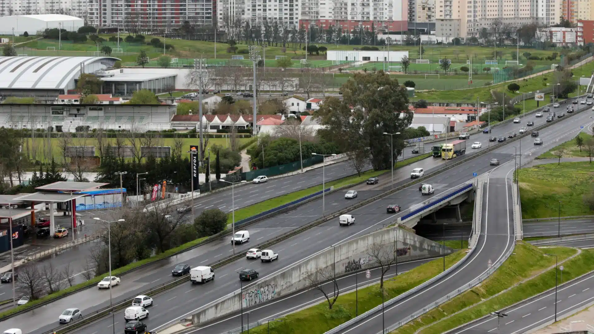 Zéro veut moins de véhicules circulant dans les zones urbaines avec un air plus pollué.