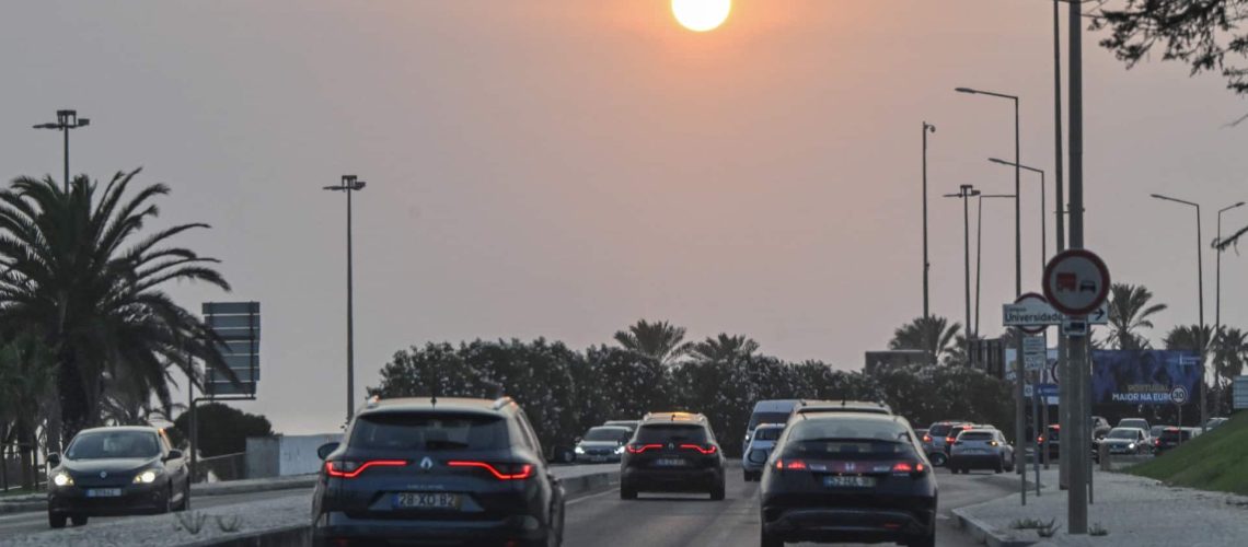 Accident près de la plage de la Torre perturbe la circulation sur l'Avenida Marginal