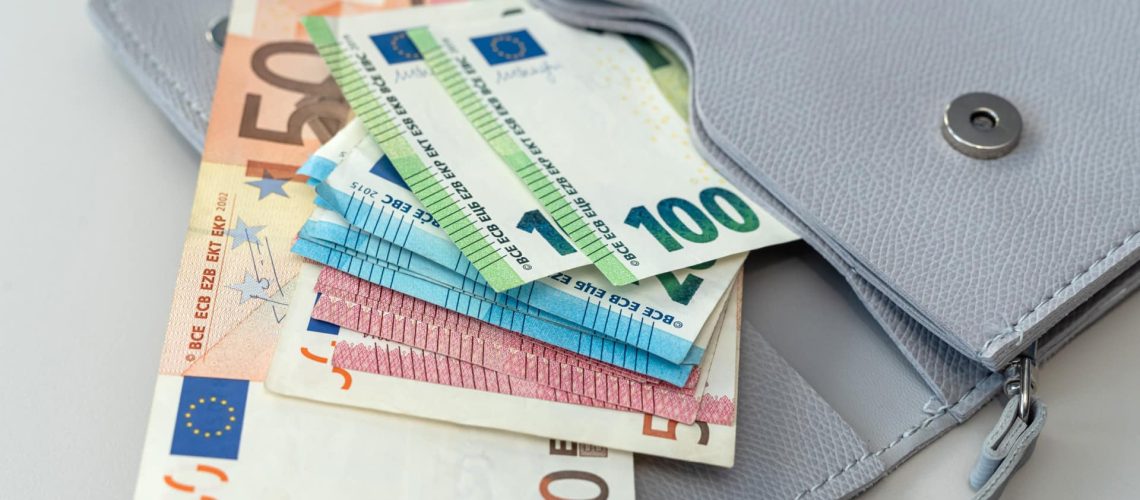 Açores. Complément à l'allocation familiale couvre 19 070 enfants et jeunes.