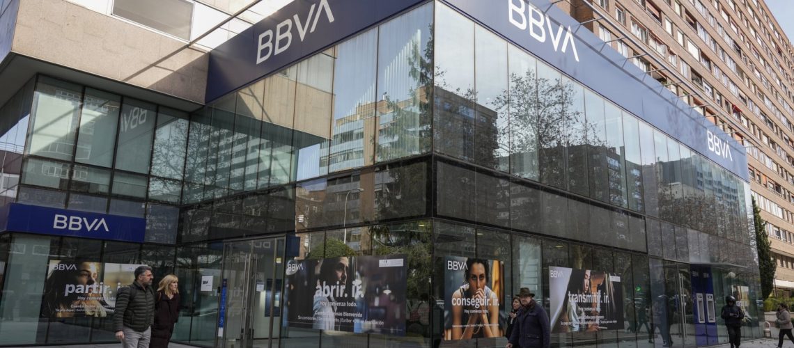 Actions de BBVA suspendues en attente de la décision du gouvernement espagnol concernant l'OPA.