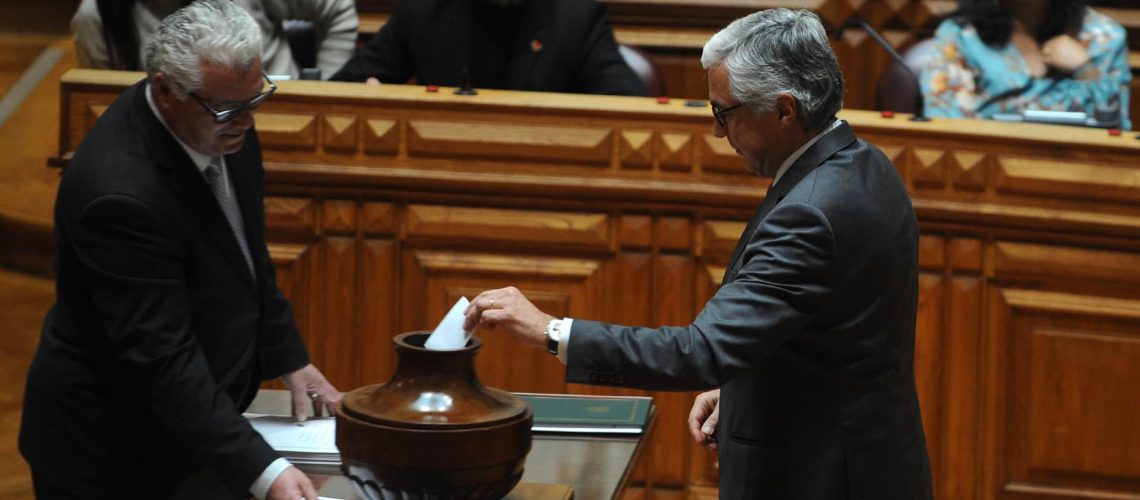 Aguiar-Branco contre la perte automatique de droits en vertu d'une peine
