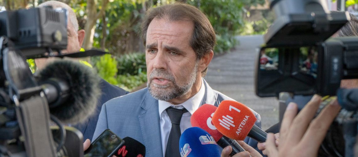 Albuquerque veut des hélicoptères touristiques et parle de "déficit esthétique" dans les cafés
