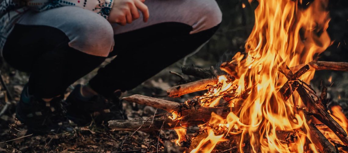 Arrêté en flagrant délit pour incendie. Il a brûlé pour faire fondre des fils de cuivre.