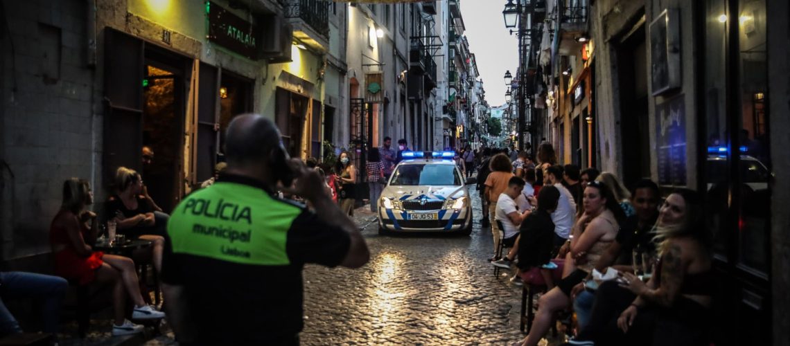 Assemblée municipale approuve une recommandation contre l'excès de bruit dans le Bairro Alto.
