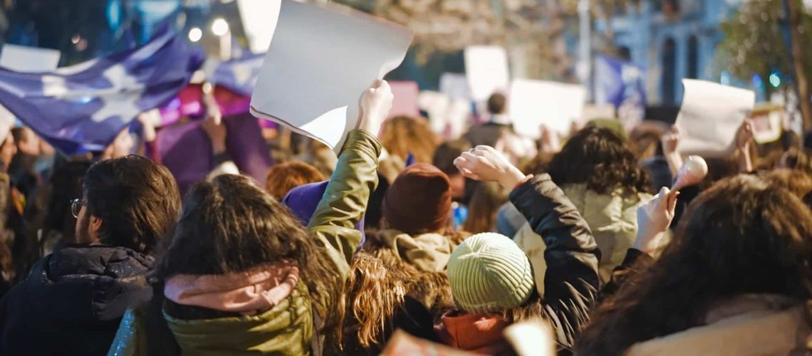 Attaque direct. Le mouvement des femmes condamne les modifications du travail.