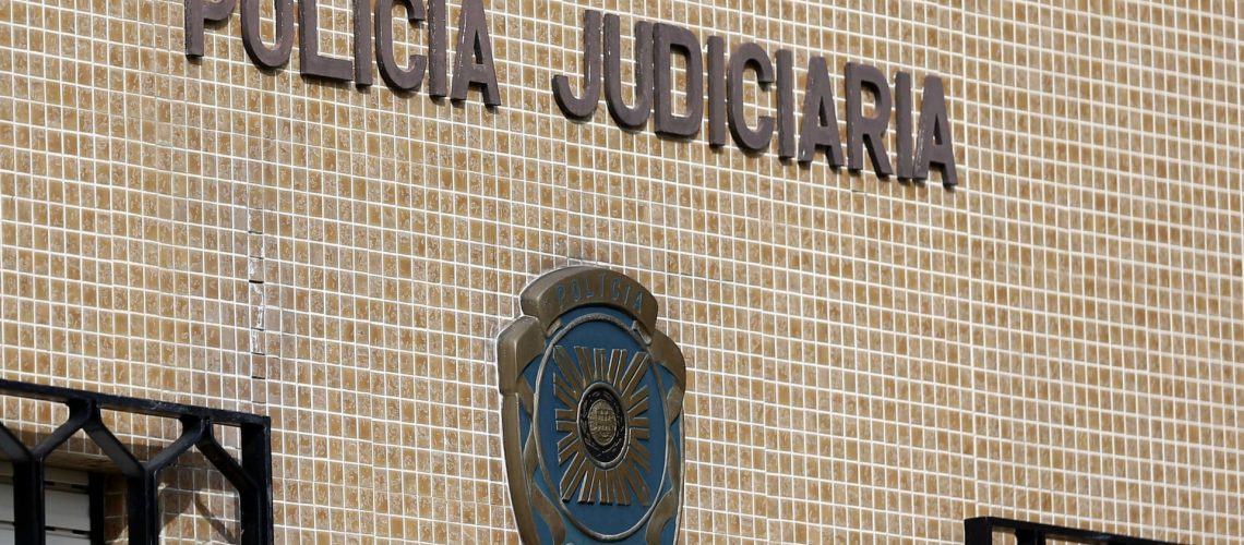Bébé retrouvé mort à la maison, après qu'une jeune femme a caché sa grossesse. La PJ enquête.