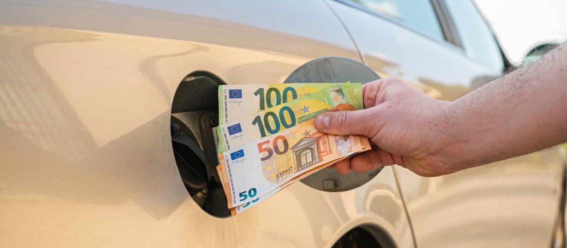 Besoin de faire le plein (et souhaitez-vous économiser quelques sous) ? Alors attendez demain.
