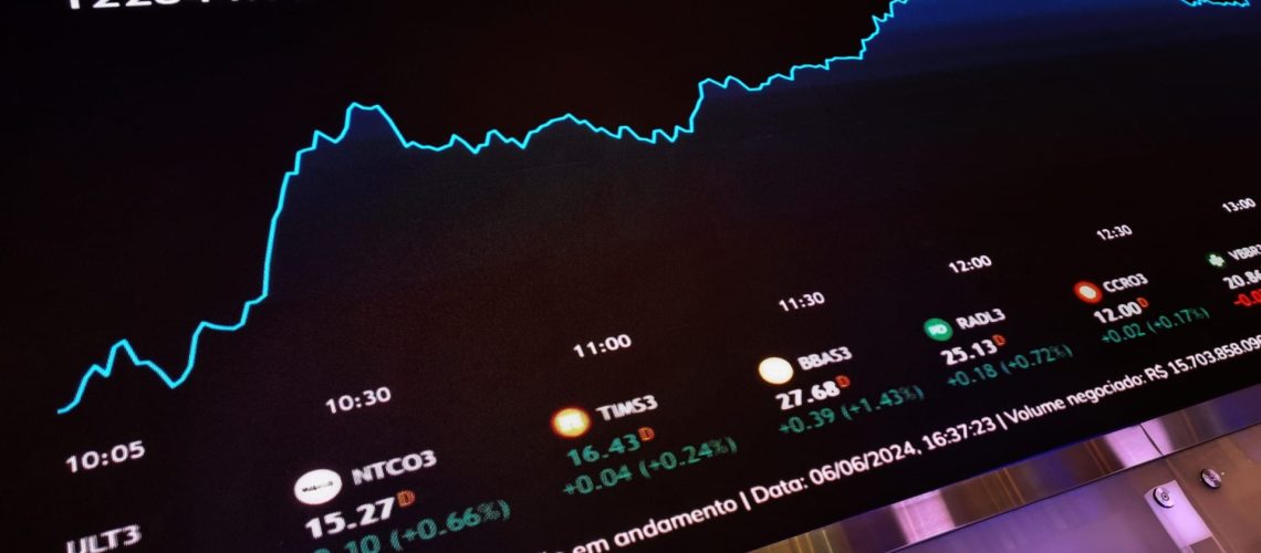 Bourses européennes mitigées. Espèrent des accords entre les États-Unis et le reste du monde.