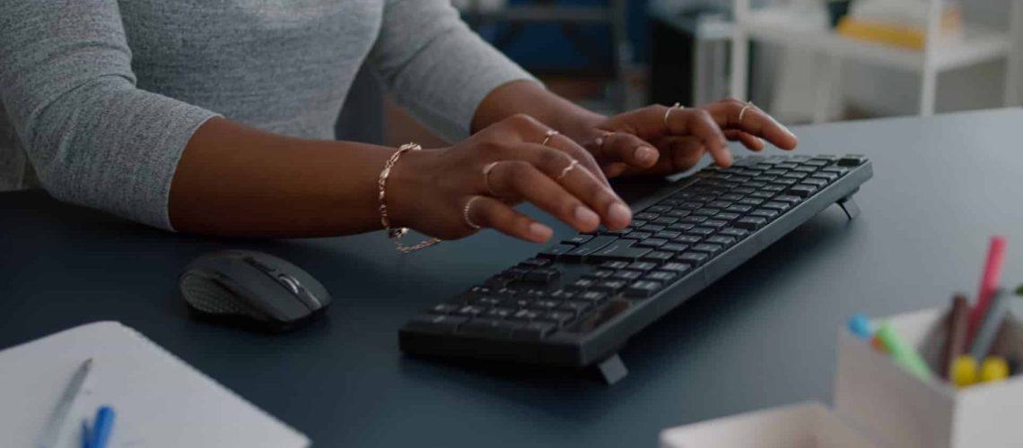 Bruxelles consulte les partenaires sociaux sur le télétravail et le droit à la déconnexion.