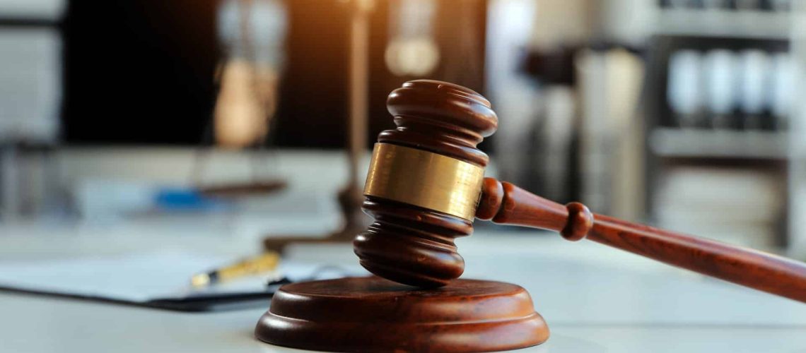 Cinq personnes arrêtées pour blanchiment d'argent (lié à des braquages de banques)
