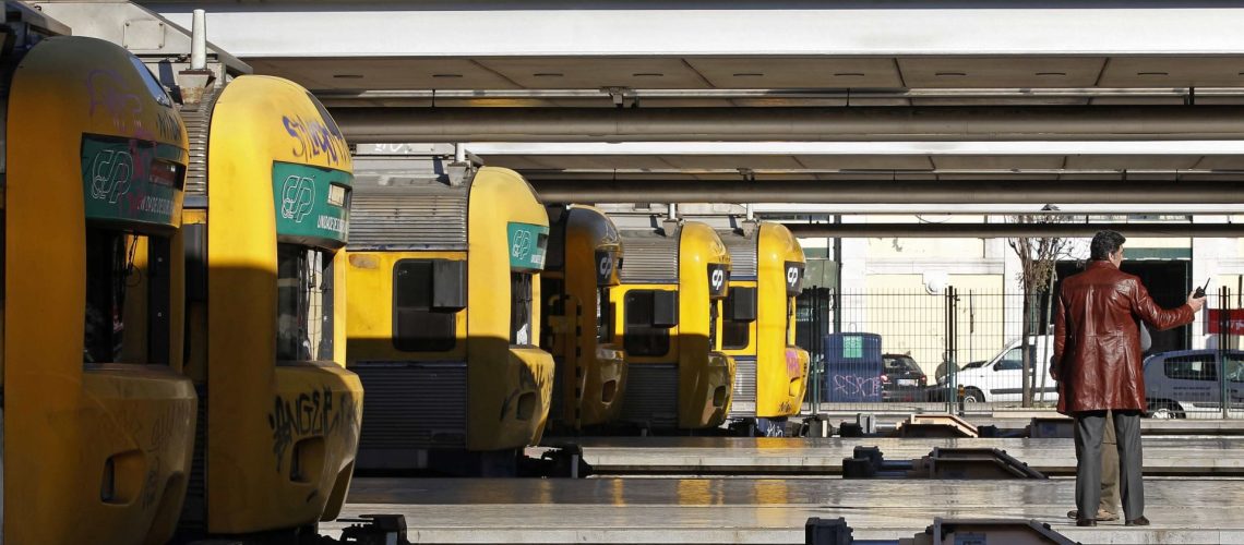 Circulation sur la Ligne de Cascais encore suspendue entre Algés et Cais do Sodré.