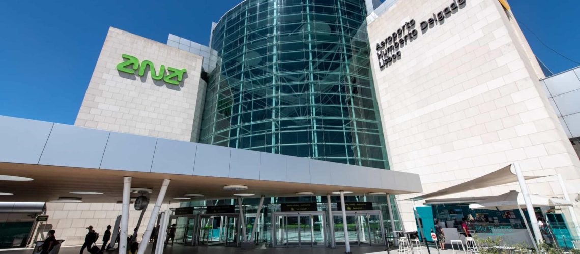Conducteur de VTC arrêté pour avoir menacé et insulté des policiers à l'aéroport.