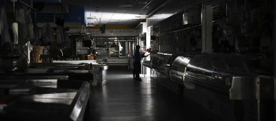 Coupure de courant ? Une étude parle d'un "problème systémique de contrôle de tension".
