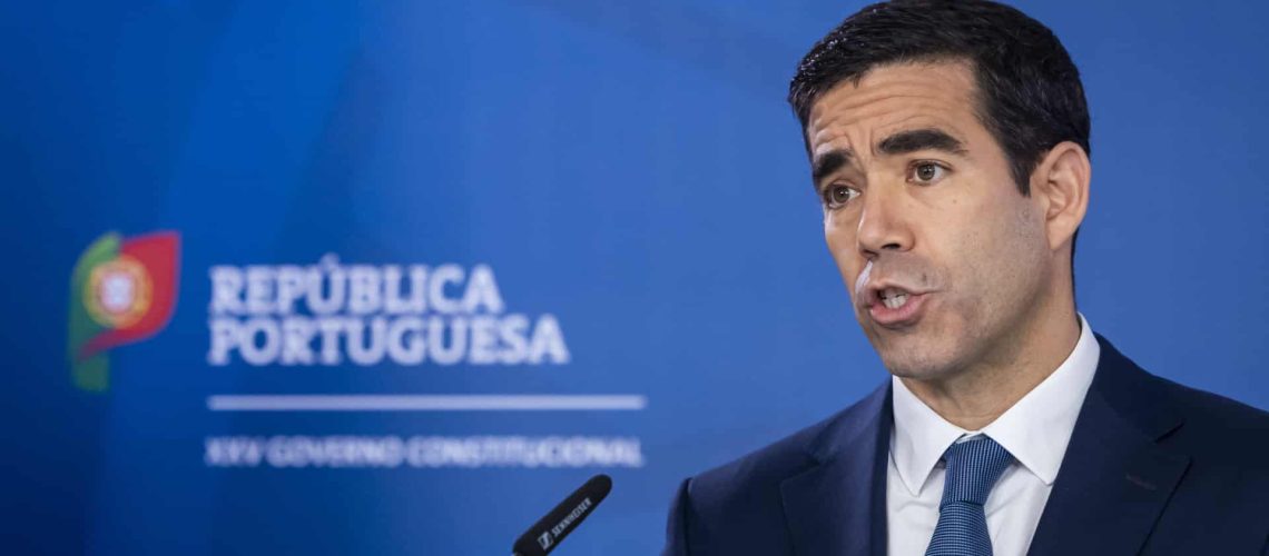CPLP ? Le gouvernement défend : les changements dans l'immigration donnent un traitement "plus digne".