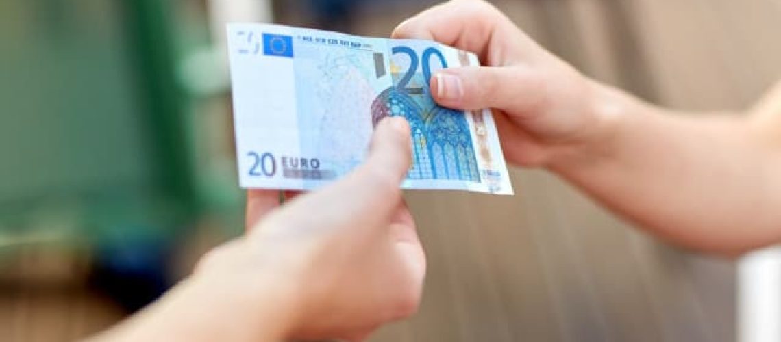 De "congés d'achat" à la grève : Qu'est-ce qui change dans la législation du travail ? Et que dit-on ?