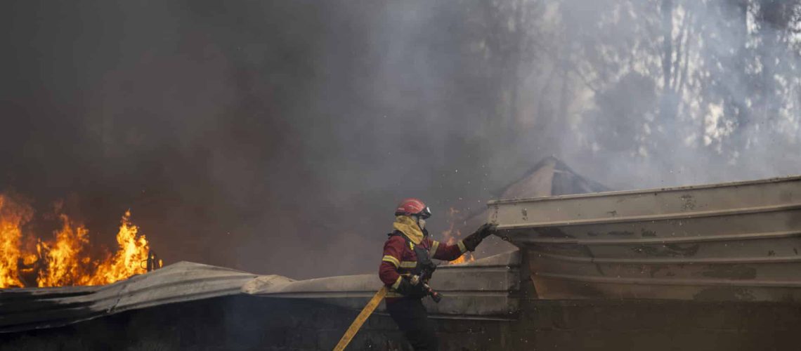 De nombreux réallumages compliquent la lutte contre le feu à Ponte da Barca.