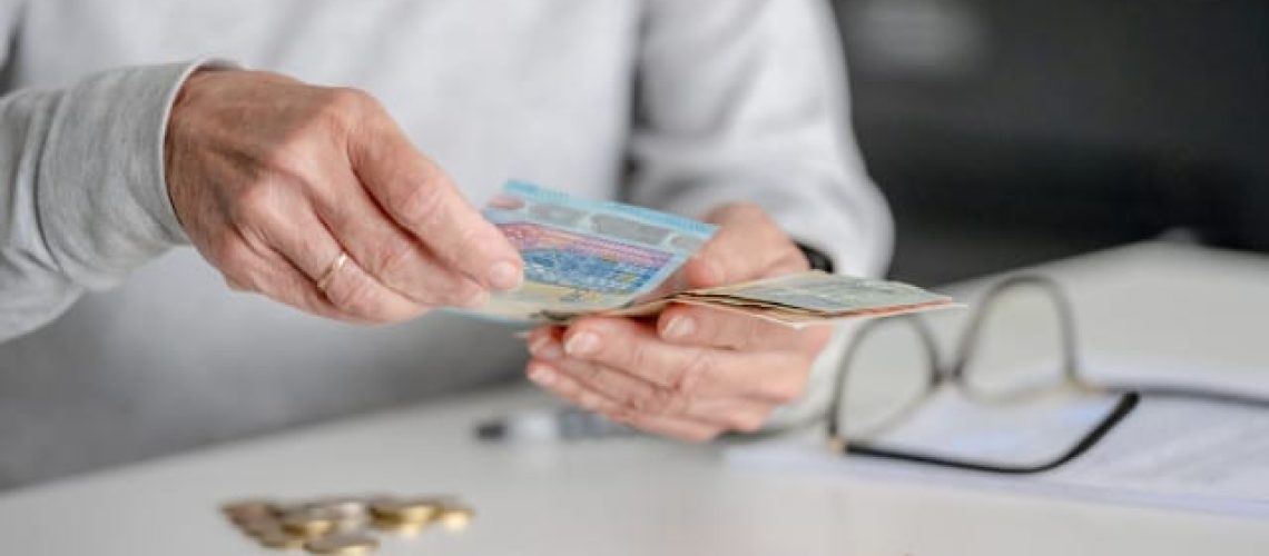 Découvrez qui a droit à la Pension Sociale de Vieillesse (et combien on reçoit)