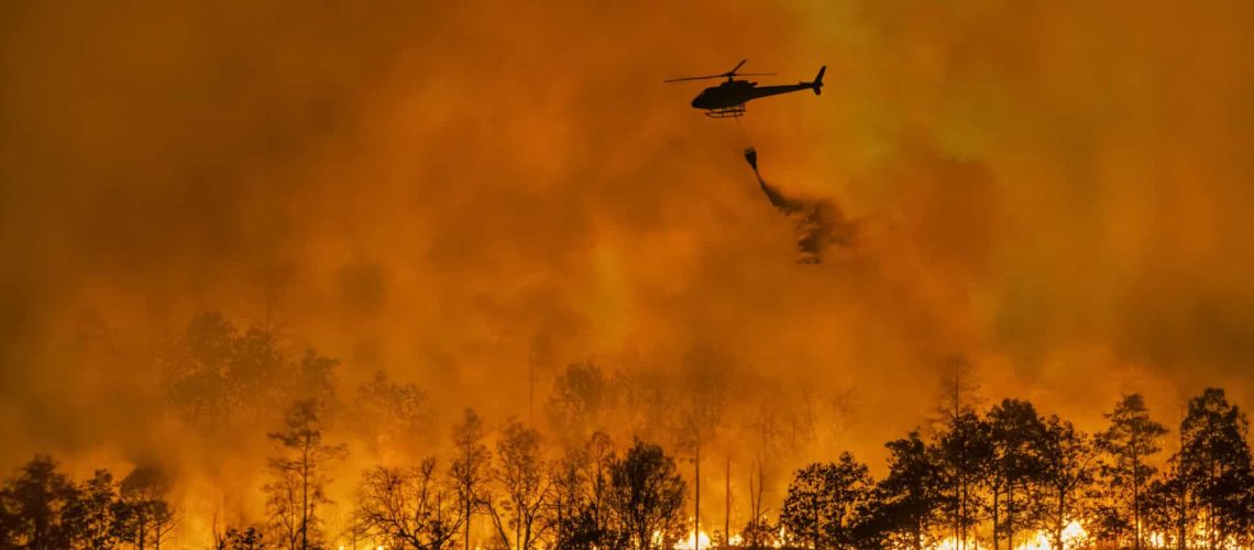 Des incendies ravagent (sans répit) tout le pays : il y a des vidéos et des photos.