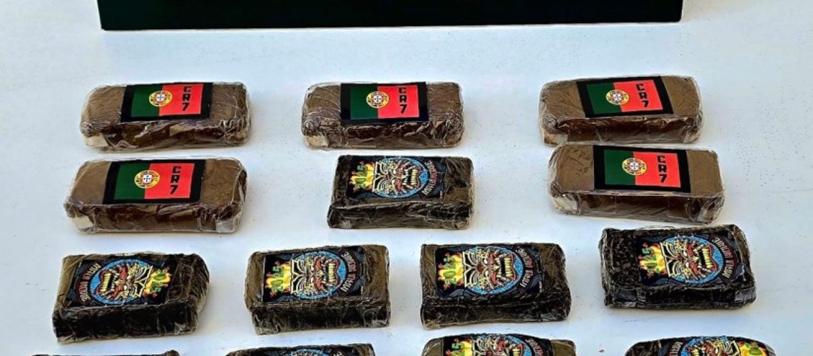 Deux personnes arrêtées et plus de 3 200 doses de haschisch saisies à Bragance.