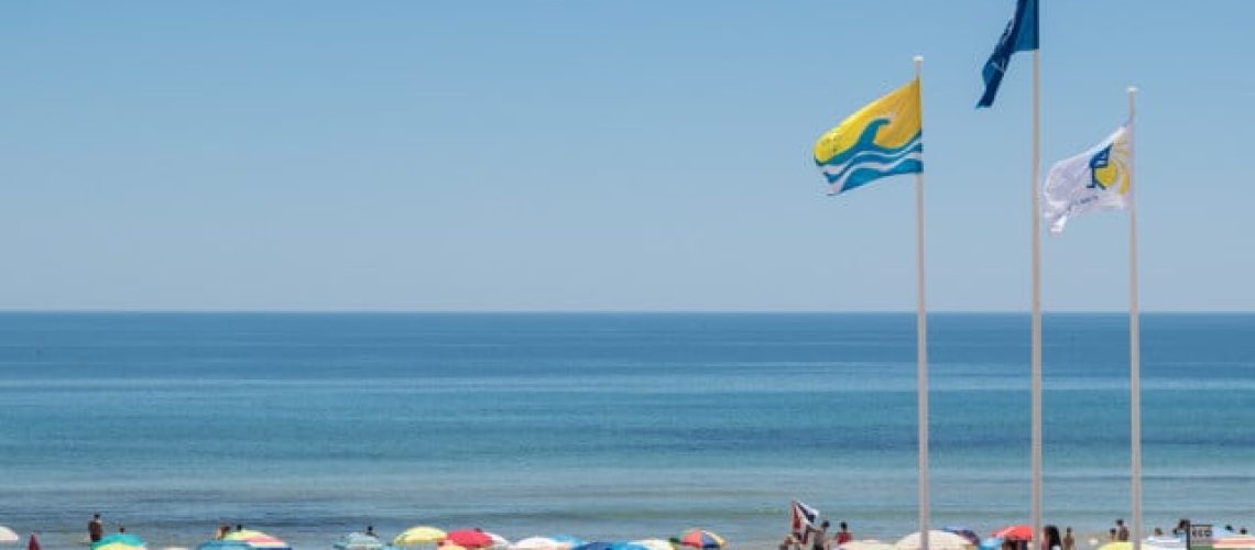 Enfant de 9 ans retiré inconscient de l'eau à la plage d'Altura.