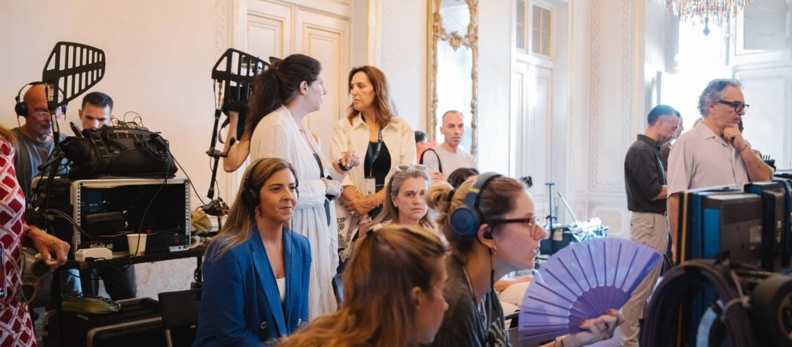 "Enthousiasme". La ministre visite les enregistrements de la série 'Marquesa de Alorna'.