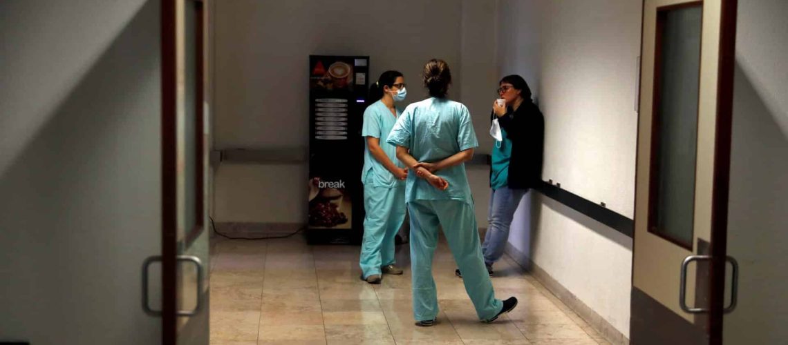 Étude : Les professionnels sont le point fort du SNS et l'attente le point faible.