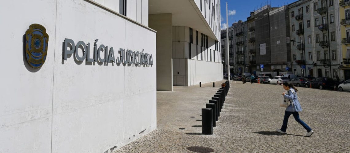 Faux physiothérapeute a violé une jeune femme pendant des traitements à Oeiras.