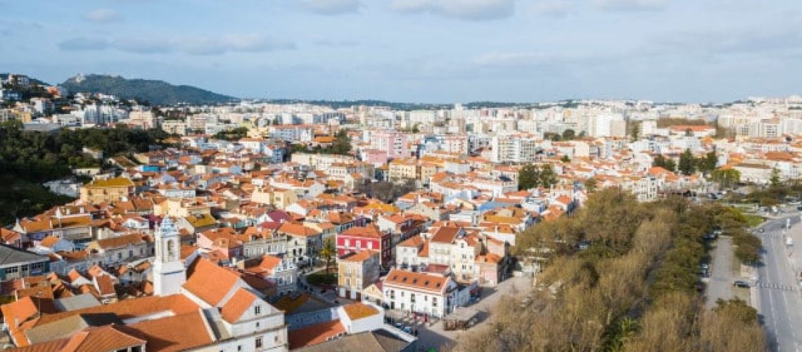 Femme tuée par son 'ex' à Setúbal sera veillée au Brésil. Son père se souvient d'elle.