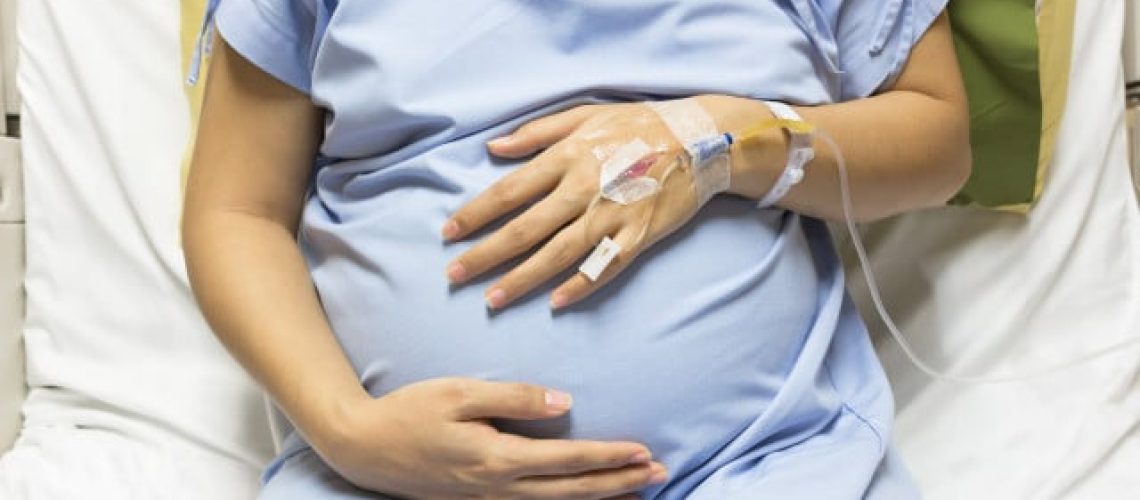 Fermeture des urgences dans la Margem Sul a conduit une femme enceinte à Cascais. Le bébé est mort.