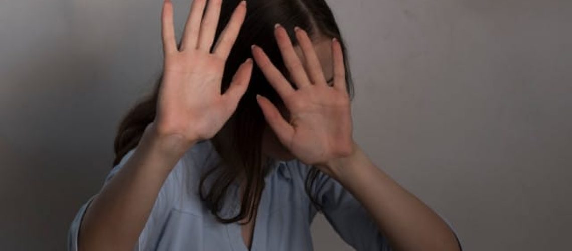 Fille de 17 ans qui a battu l'ex buvait et se droguait quotidiennement.