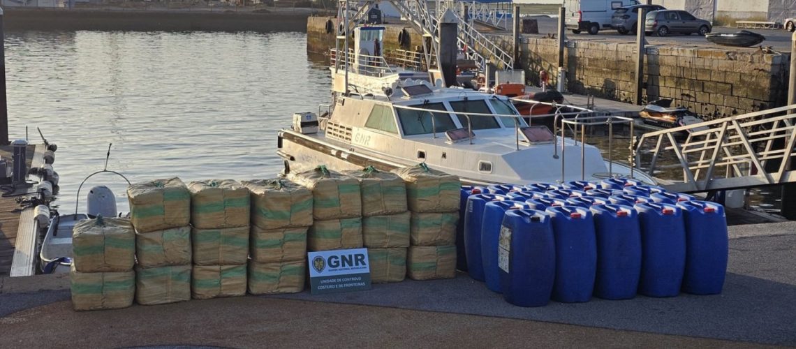 GNR saisit 1 500 kilos de haschich et un bateau dans la Ria Formosa.