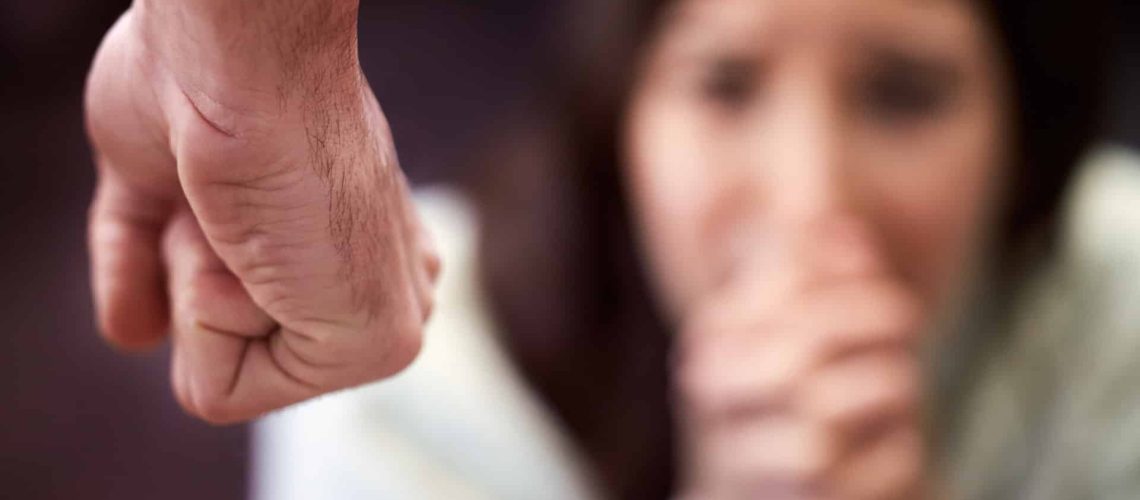 Homme kidnappe et agresse son ex-petite amie enceinte à Valongo.