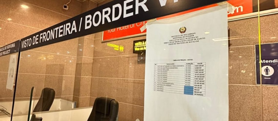 Humoristes nient avoir tenté d'entrer au Mozambique avec un visa de touriste.