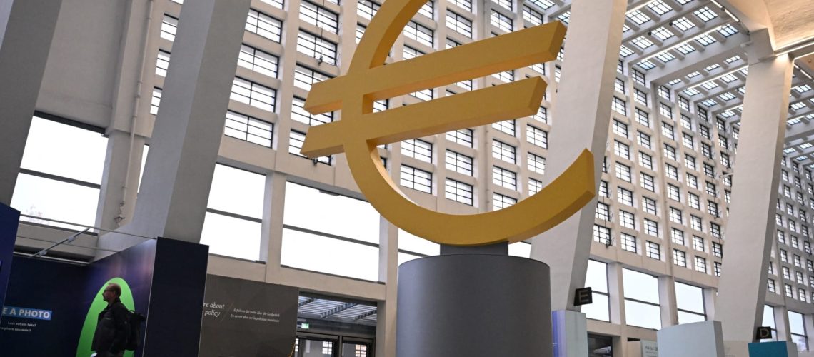 Il y a eu un nouveau ralentissement dans la croissance des dépôts des particuliers.