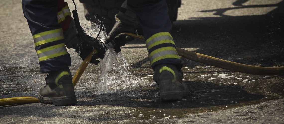 Incendie dans un camion chargé de bois coupe l'EN121 à Beringel.
