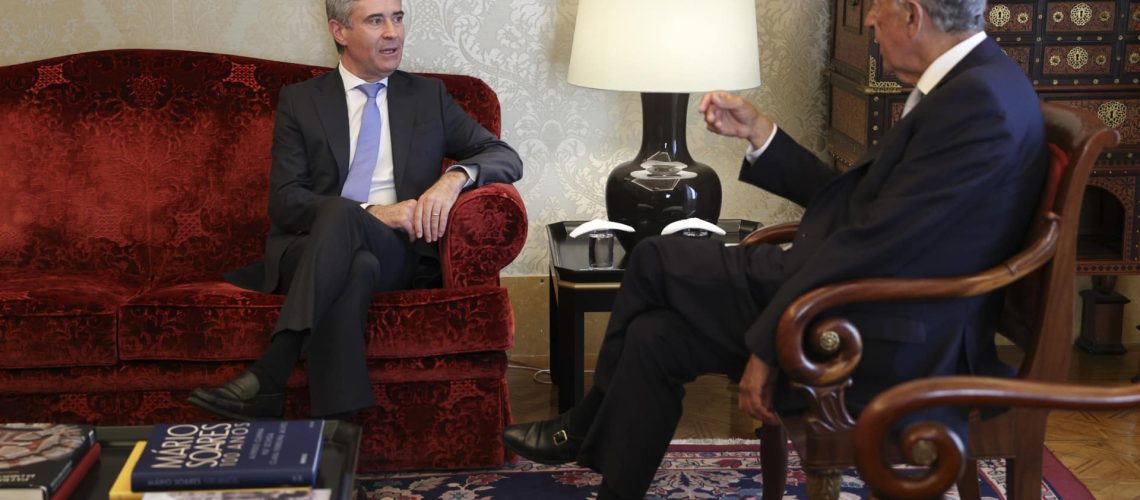 José Luís Carneiro est en "position très difficile" en tant que chef de l'opposition.