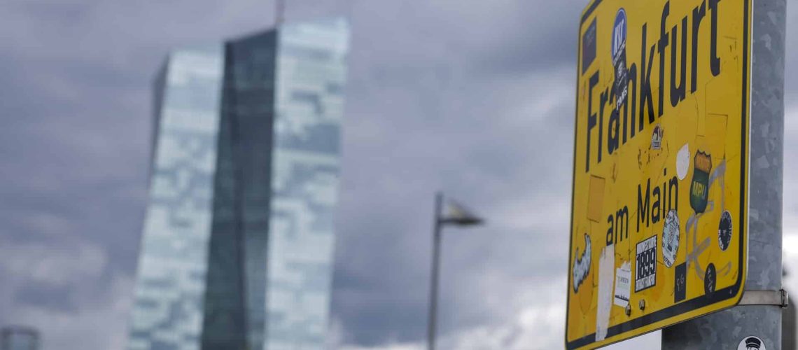 La BCE réduit de trois dixièmes à 2% l'inflation prévue dans la zone euro en 2025.