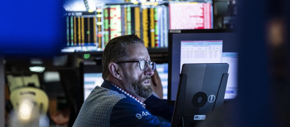 La Bourse de New York ouvre en ordre dispersé après un accord sur les tarifs entre les États-Unis et l'UE.