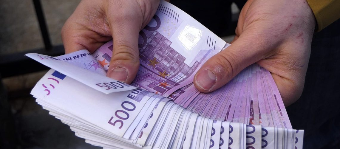 La croissance des dépôts des particuliers ralentit pour le 8e mois.