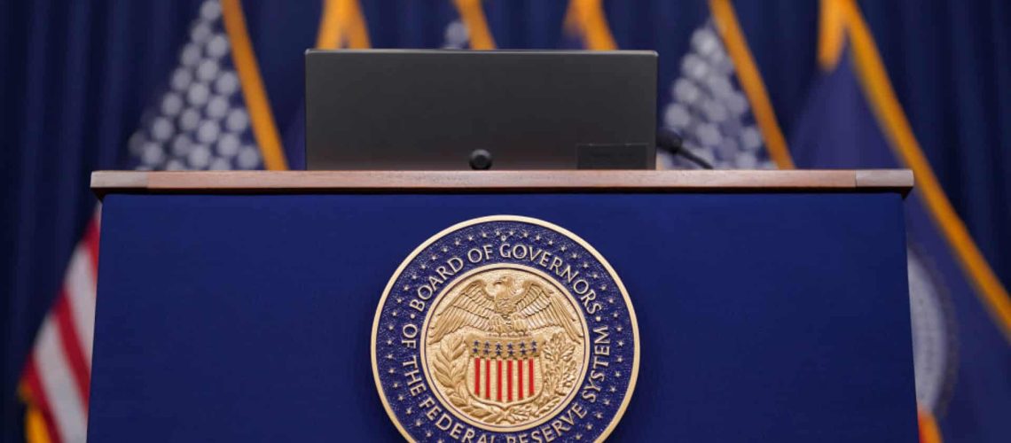 La Fed devrait revenir à maintenir les taux d'intérêt même avec les appels de Trump.