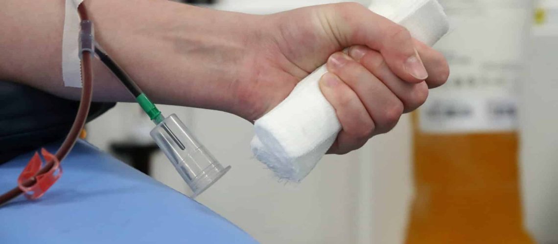 La Fédération des donneurs appelle au don de sang pour compenser les faibles réserves.
