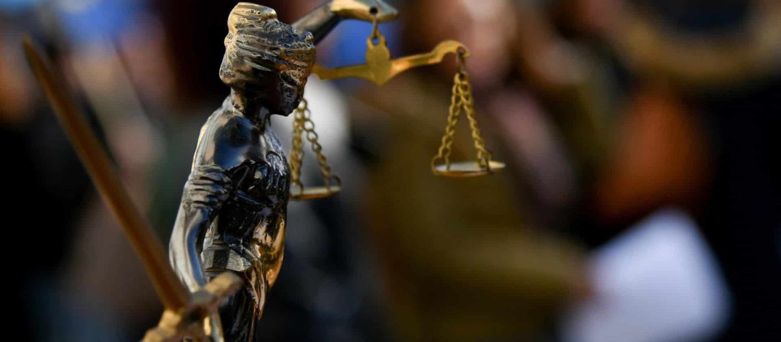La grève des procureurs paralyse les tribunaux et annule les procès.