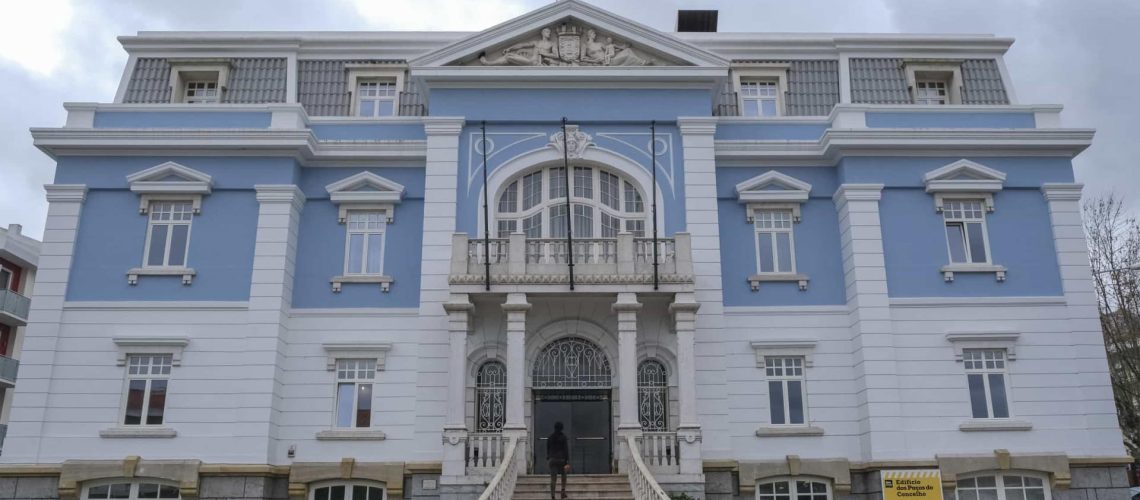 La Mairie de Loures poursuit mardi les démolitions sur le Talus Militaire.